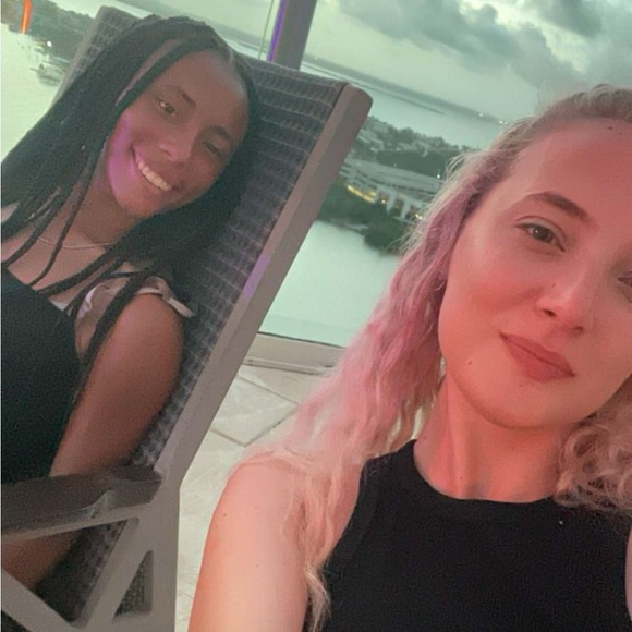 Meet your Posher, Annmarie 🖤 - Picture 7 of 9